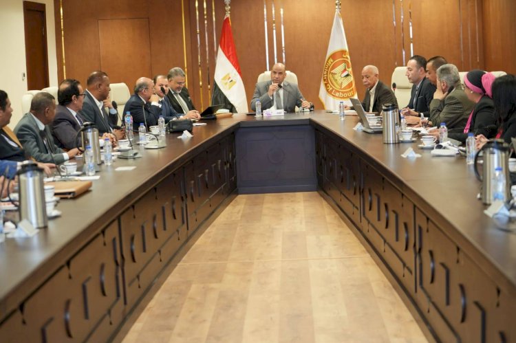 وزير العمل يترأس اجتماع المجلس الأعلى للتشاور الاجتماعي