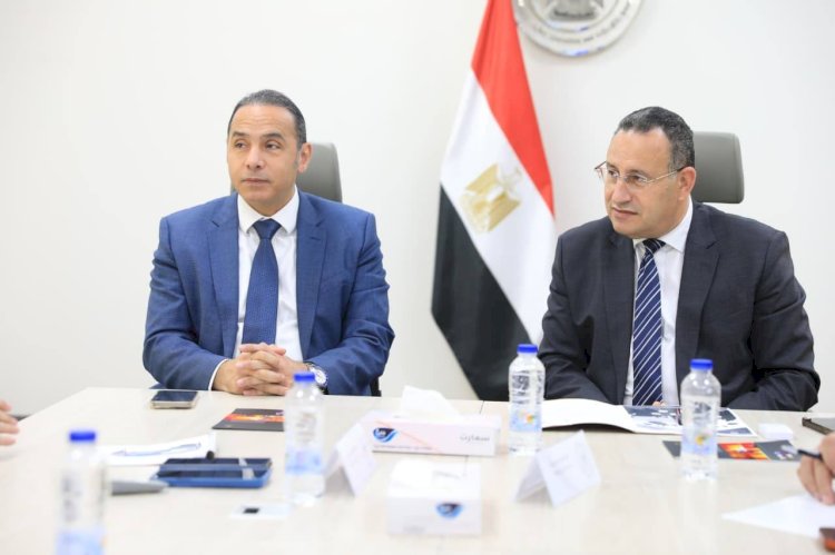 وزير التعليم العالي يناقش مع رئيس الرقابة المالية سبل تعزيز الثقافة المالية لطلاب الجامعات