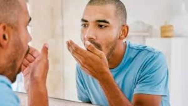 يعالج الفم والتعب وآلام الدورة الشهرية.. وصفات متنوعة لزيت الزعتر