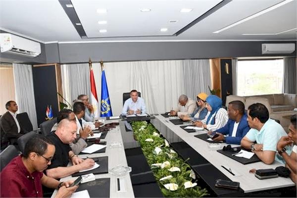 محافظ أسوان: التغلب على المشاكل الجماهيرية بخطط علمية مدروسة