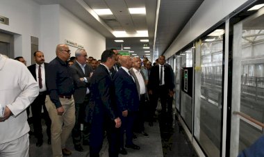 وزير النقل يستقل مونوريل شرق النيل في أول أيام تشغيله من القاهرة الجديدة إلى العاصمة الإدارية