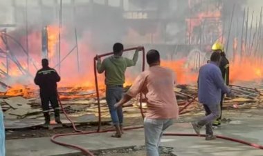 حريق في مصنع أخشاب بالعاشر من رمضان والحماية المدنية تدفع بسيارات الإطفاء