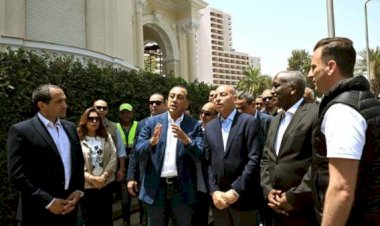 رئيس الوزراء يتفقد مشروع رفع كفاءة الواجهات الخارجية والموقع العام لقصر التحرير