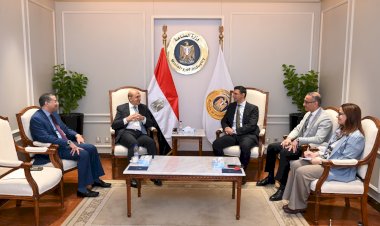 وزير الصناعة يبحث تعزيز الاستثمارات الفرنسية والتصدير لمصر