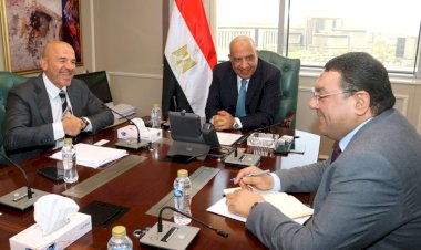 وزير الكهرباء والطاقة المتجددة يتابع مع مجموعة "إنكوم" مستجدات وآليات توفير الطاقة الكهربائية اللازمة