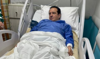 محمد ثروت يخضع لجراحة استئصال المرارة.. ونجله: الحمد لله خرج من العملية