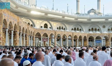 بأجواء روحانية.. جموع المصلين يؤدون صلاة عيد الأضحى المبارك في المسجد الحرام