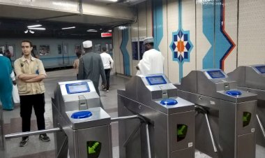 وزير النقل يتابع انتظام العمل بمرافق النقل والمواصلات