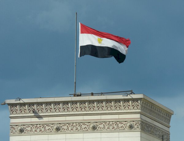 مصر تدين بأشد العبارات الهجمات على دولة الكويت الشقيقة وتؤكد تضامنها الكامل معها