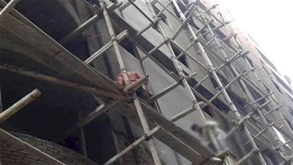 مصرع عاملين سقطا من أعلى سقالة بأحد العقارات ببنى سويف