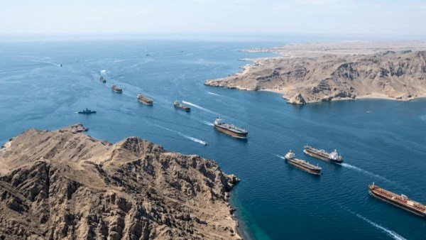 إيران تحذر أمريكا: لن نتهاون مع أي تحرك داخل مضيق هرمز
