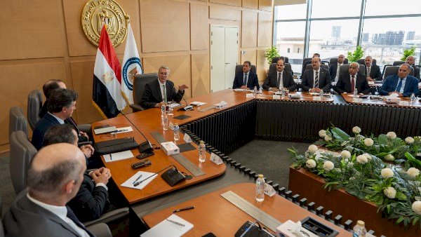 وزير البترول خلال لقائه مع شركاء الاستثمار في إنتاج البترول والغاز: حوافز للتوسع في الحفر الأفقي والتكسير الهيدروليكي