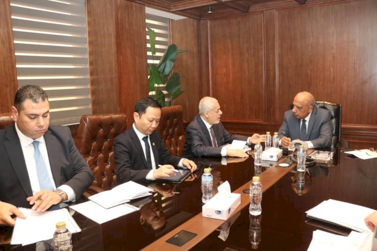 وزير الكهرباء يبحث مع مسئولي شركة "AMEA POWER" الإماراتية تطور الأعمال ومستجدات تنفيذ مشروعات الطاقة الشمسية