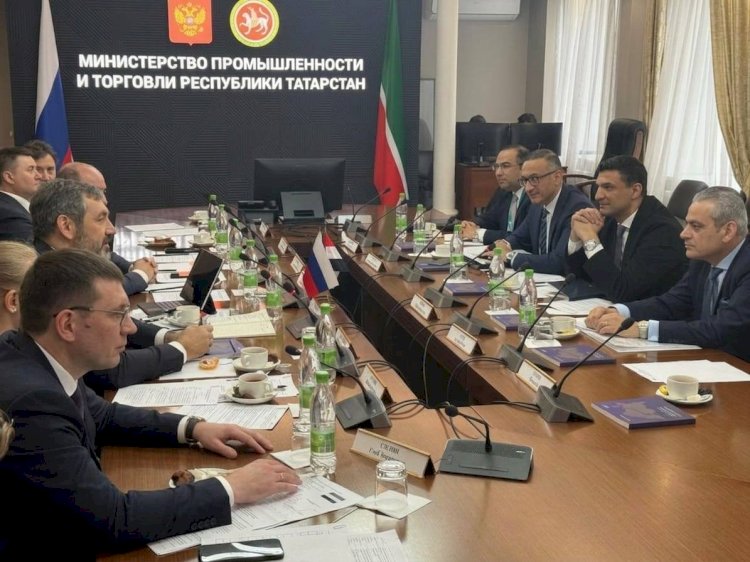 وزير الصناعة يبحث مع روسيا وتاتارستان تسريع تنفيذ المنطقة الصناعية الروسية وزيادة الاستثمارات المشتركة