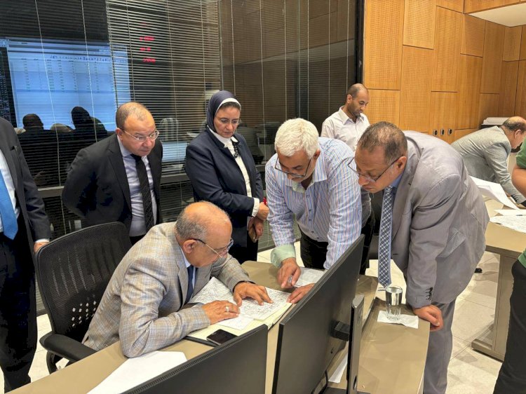 وزير الكهرباء يتابع استقرار الشبكة الموحدة ويعزز استخدام الطاقة المتجددة خلال موجة الحرارة