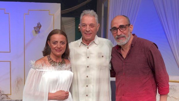 محمود حميدة يشيد بأداء هبة عبد الغنى ورامى الطمبارى فى مسرحية أداجيو