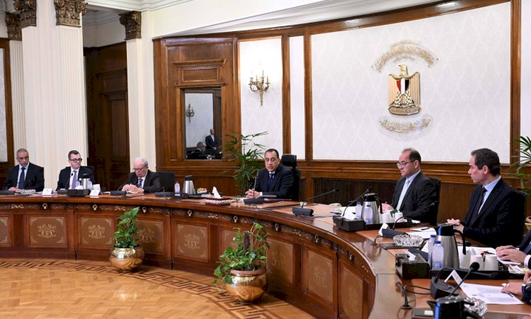 رئيس الوزراء يناقش خطة تطوير الهيئة الوطنية للإعلام وآليات تسوية مديونياتها
