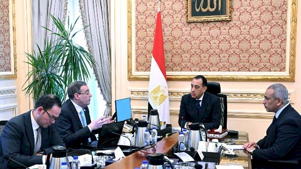 رئيس الوزراء يتابع مع رئيس "الجهاز المركزي للتنظيم والإدارة" مستجدات ملف الإصلاح الإداري