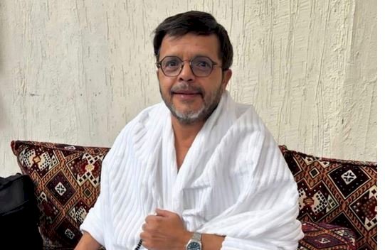 لبيك اللهم لبيك.. محمد هنيدي بملابس الإحرام في مكة المكرمة