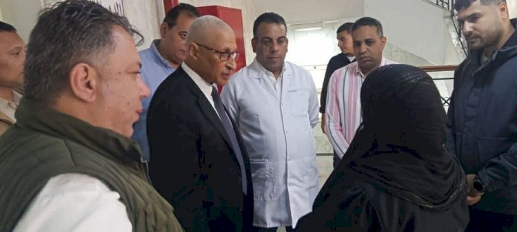 محافظ شمال سيناء يزور مستشفى العريش ويهنئ المصابين الفلسطينيين بعيد الأضحى