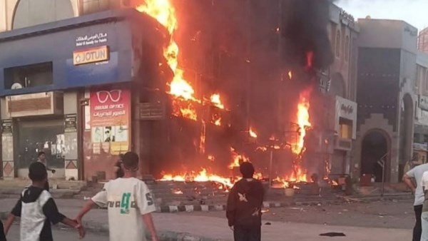 السيطرة على حريق شب في مول تجاري بالعبور