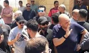 أحمد حلمى يعلن اقتصار عزاء والدته على المقابر فقط وخلال تشييع جثمانها
