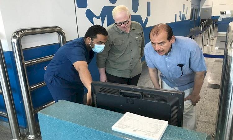 نائب وزير الصحة يتفقد الحجر الصحي بمطار القاهرة ويتابع إجراءات استقبال الحجاج والقادمين