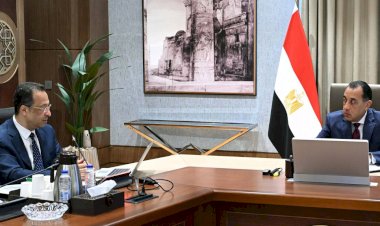 رئيس الوزراء يبحث مع وزير الاتصالات خطط تطوير القطاع وزيادة صادرات التعهيد إلى 6 مليارات دولار
