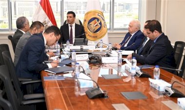 وزير الصناعة يلتقي رئيس جمعية رجال الأعمال المصريين الأفارقة لبحث سبل تعزيز التعاون الصناعي