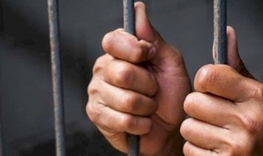 أنا غلطان.. مواجهة مؤثرة بين القاضي وطالب متهم بقتل والدته بـ12 طعنة