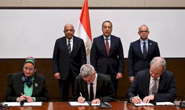 مدبولي يشهد توقيع اتفاقيتي استثمار وتشغيل محطة رياح جبل الزيت بقدرة 580 ميجاوات واستثمارات 420 مليون دولار
