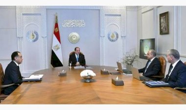 الرئيس السيسي يجتمع مع رئيس الوزراء ووزير الكهرباء