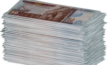 الحكومة تنفي انتشار عملات 50 جنيهًا مزيفة وتؤكد: تداول النقد آمن وتحت الرقابة المستمرة