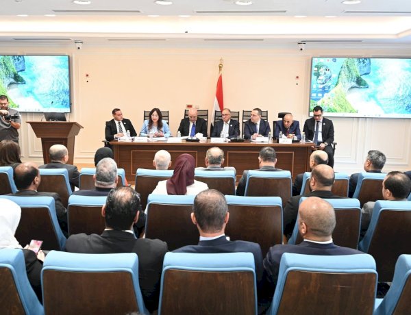 وزيرة الإسكان تستعرض رؤية الوزارة بشأن المقترحات والآليات اللازمة لتنظيم السوق العقاري المصري