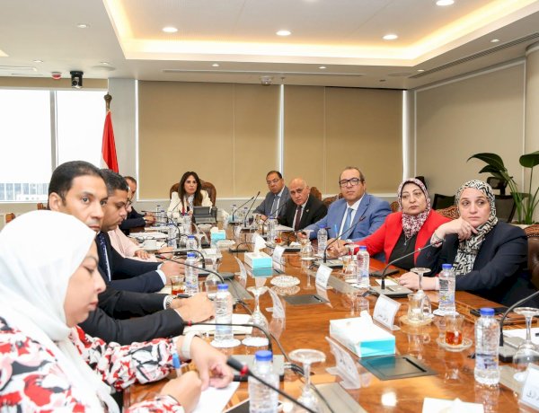 وزيرة الإسكان تتابع تنفيذ محوري اللواء عمر سليمان ومحمد نجيب ومشروع تطوير موقع التجلي الأعظم
