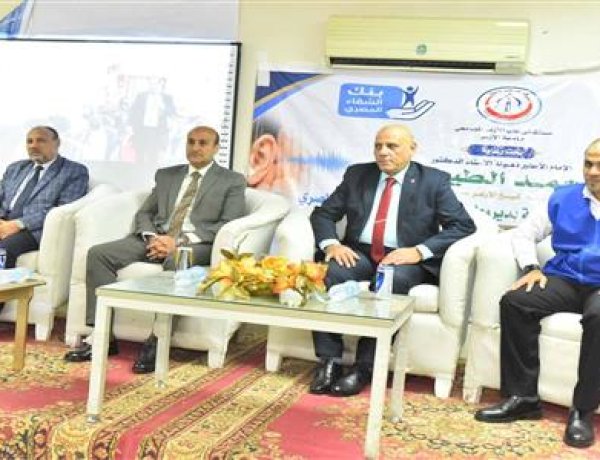 محافظ أسيوط ونائب رئيس جامعة الأزهر يسلمان 140 سماعة لـ70 طفلا من ضعاف السمع