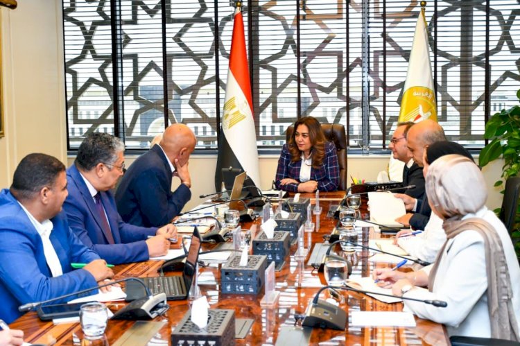 وزيرة التنمية تلتقي ممثلي جمعية المحافظة على البيئة بالغردقة (هيبكا)