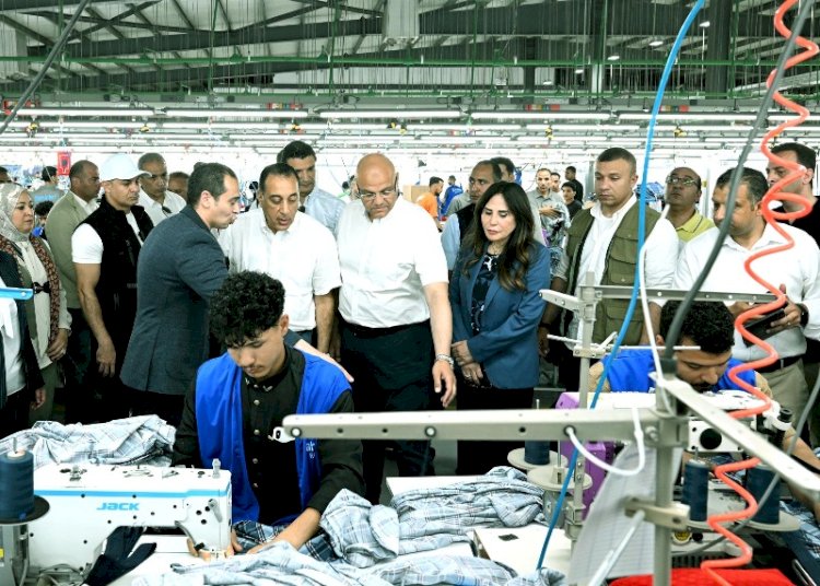 رئيس الوزراء يفتتح التوسعات الجديدة بمشروع "شاهينلر إيجيبت 2" لصناعة الملابس الجاهزة ببرج العرب الجديدة