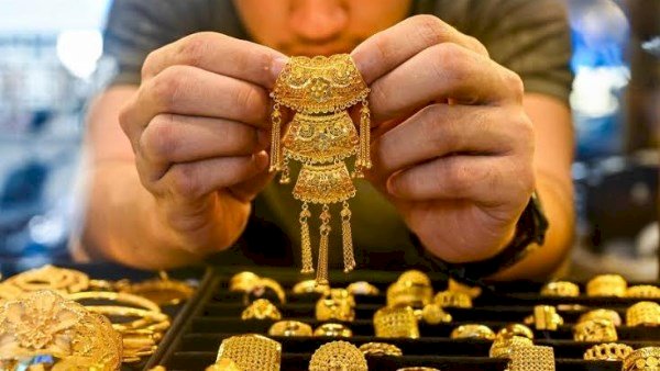 آخر تطورات سعر الذهب اليوم.. عيار 24 بـ7325 جنيها