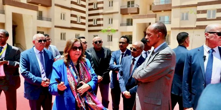 رئيس إريتريا يزور وحدات سكن لكل المصريين ويشيد بالمشروع