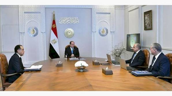الرئيس السيسي يجتمع مع رئيس الوزراء ووزير الكهرباء