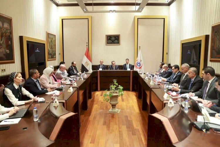 وزير الصحة يبحث مع وزيري الاستثمار والصناعة آليات خفض الإصابة بالأمراض المرتبطة بالسكر