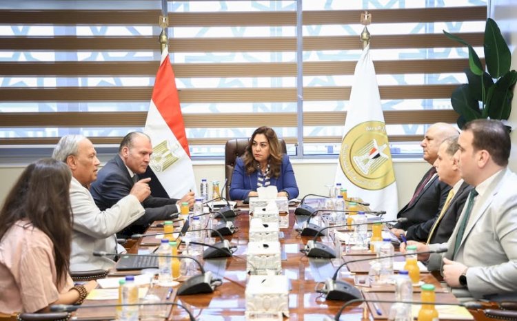 وزيرة التنمية تتابع الموقف التنفيذي لمشروعات الوزارة بالمحافظات وتوجه بتسريع معدلات الإنجاز