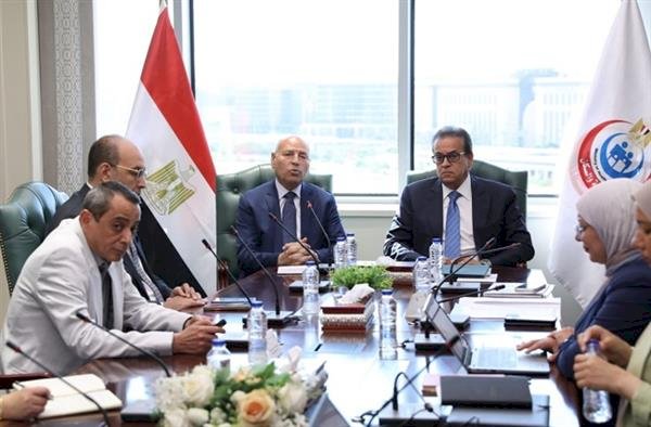 وزير الصحة ومحافظ القاهرة يبحثان تعزيز التعاون لتطوير الخدمات الطبية بالعاصمة