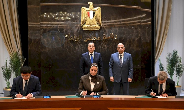 مدبولي يشهد توقيع مذكرة لإنشاء أول مصنع لتوربينات الرياح ومشروع بقدرة 2000 ميجاوات بخليج السويس