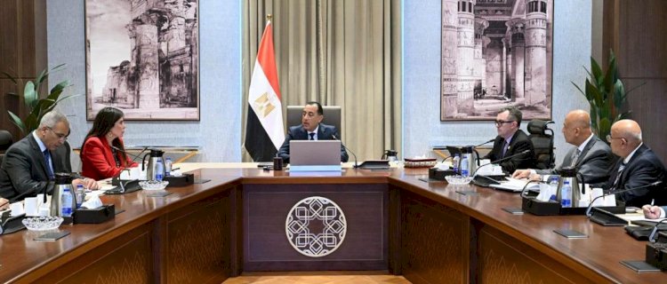 رئيس الوزراء يتابع جهود تنفيذ الخطة الاستراتيجية لتحلية مياه البحر