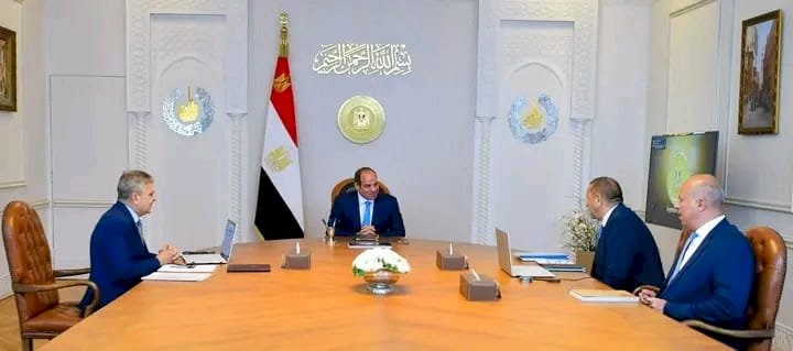 اجتماع الرئيس السيسى مع رئيسى هيئة القناة وشركة ترسانة جنوب البحر الأحمر