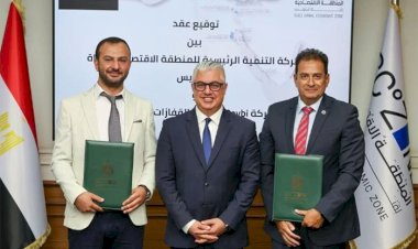 رئيس اقتصادية قناة السويس يشهد توقيع عقد مشروع "بيبي إيجي لتصنيع القفازات الصناعية" بالسخنة الصناعية