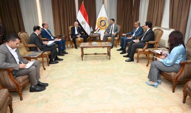 وزير الصناعة يبحث مع سفير اليونان لدى مصر فرص تعزيز الشراكة الصناعية بين البلدين