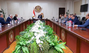 وزير العمل يؤكد لأصحاب مصانع المحلة: إزالة معوقات الاستثمار وتعزيز بيئة العمل لدعم الإنتاج